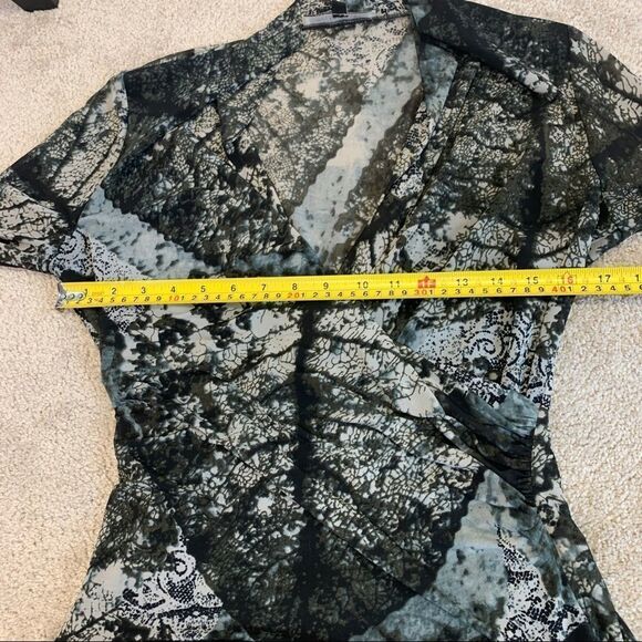 MELANIE Lyne Olive green ivory black multicoloured abstract wrap blouse Sz S - Picture 9 of 11